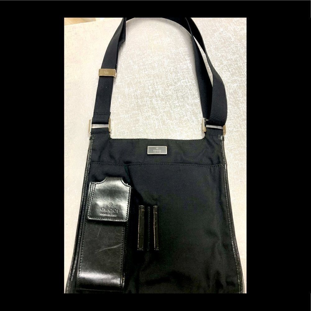 Vintage Authentic Black Gucci Messenger Crossbody Bag Purse